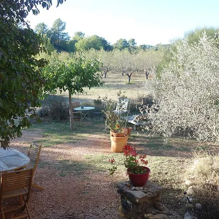 Le Clos Des Collines Bed & Breakfast *